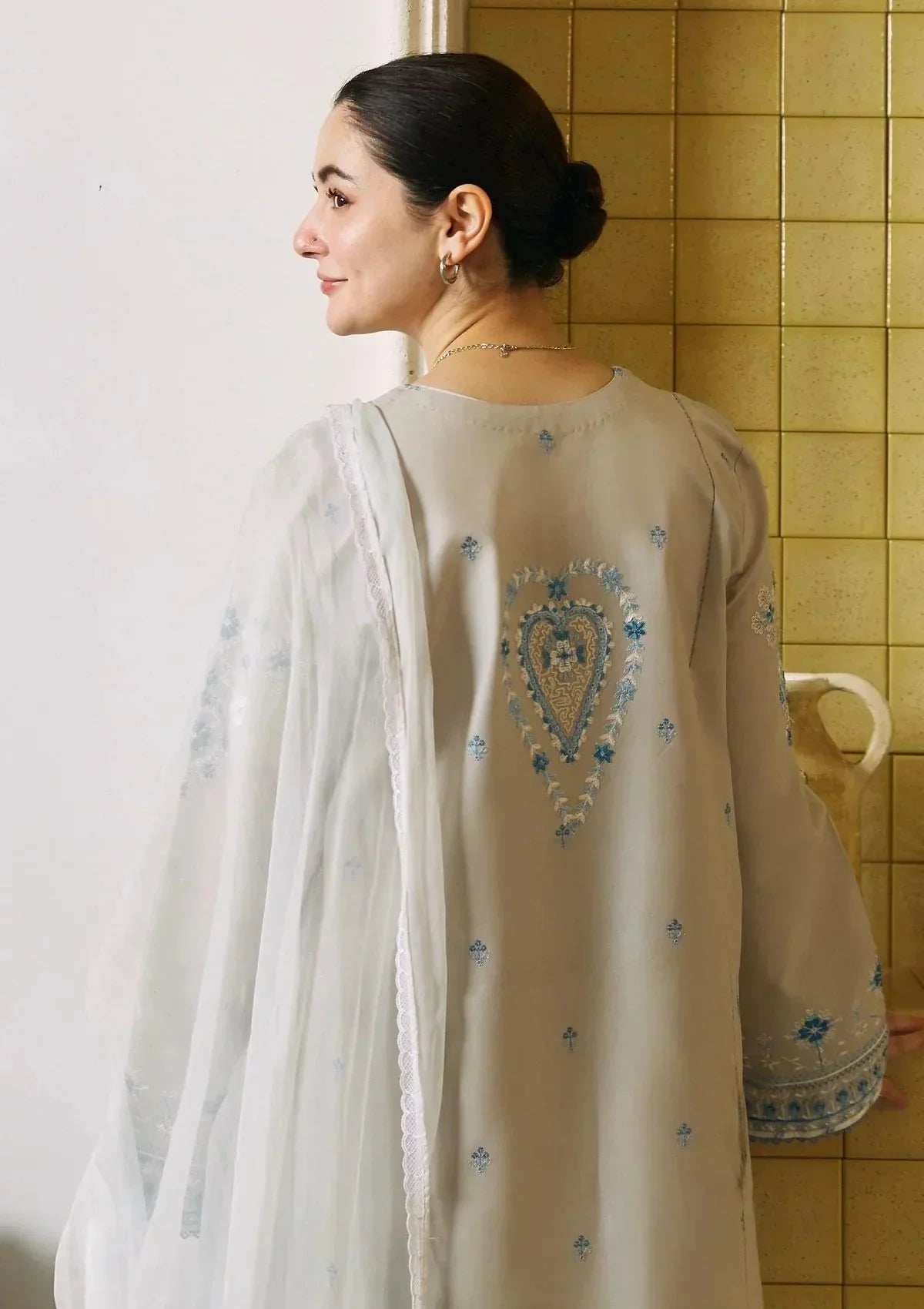 Embroidered Luxury Lawn Unstitched 3Pc | 1032